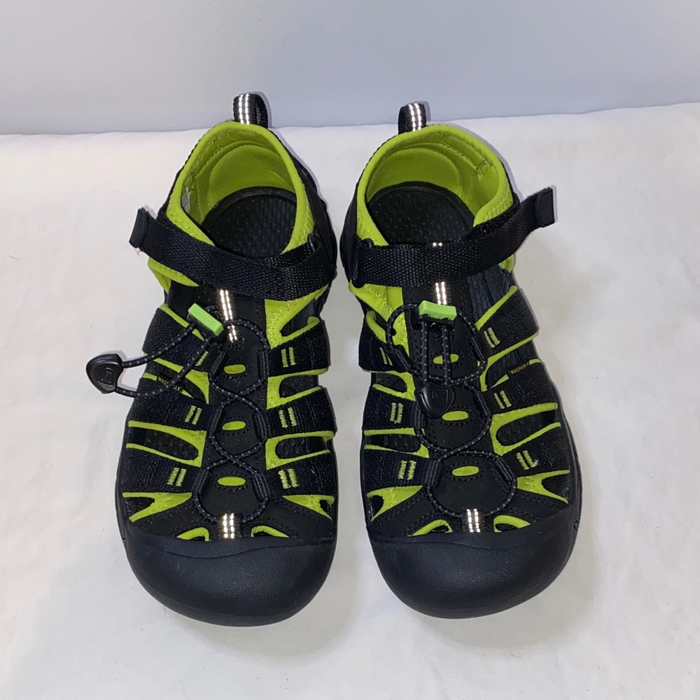 Keen big kid Newport H2 sandals for hiking, and water. Tried on/worn 1x